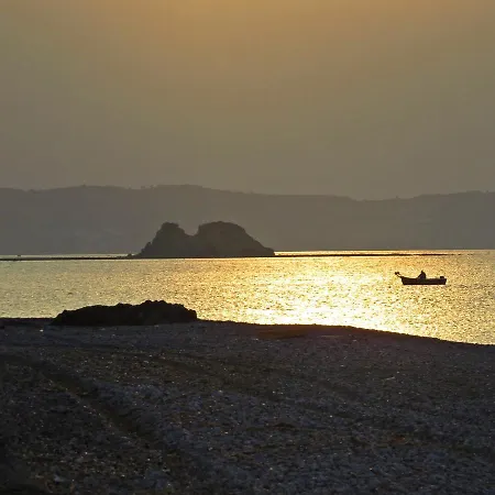 Loukas Beach Szálloda *